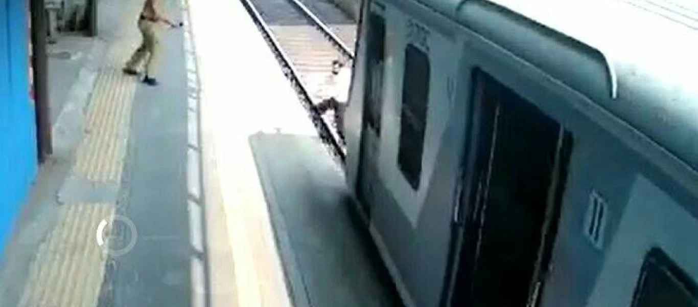 Αστυνομικός έσωσε 60χρονο δευτερόλεπτα πριν τον πατήσει τρένο και μετά τον... χαστούκισε (βίντεο)